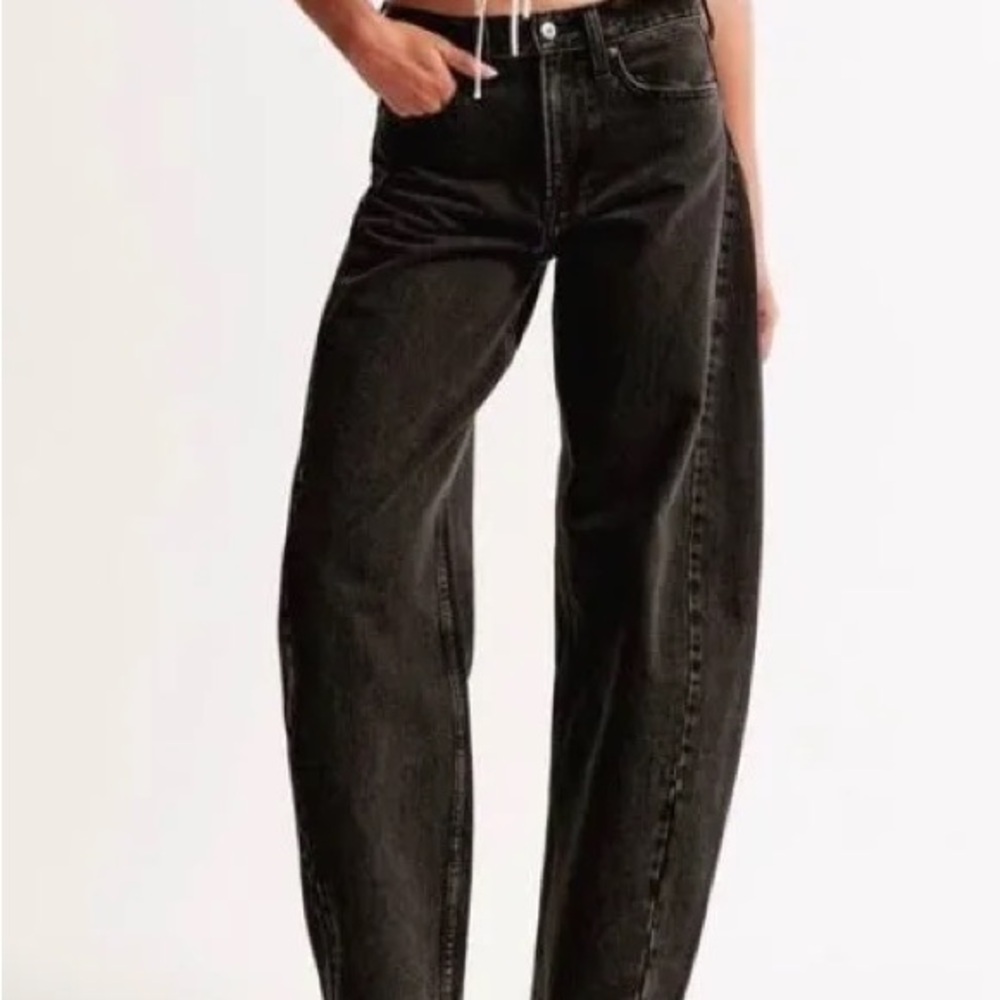 Abercrombie & Fitch Curve Love Mid Rise Barrel Jean